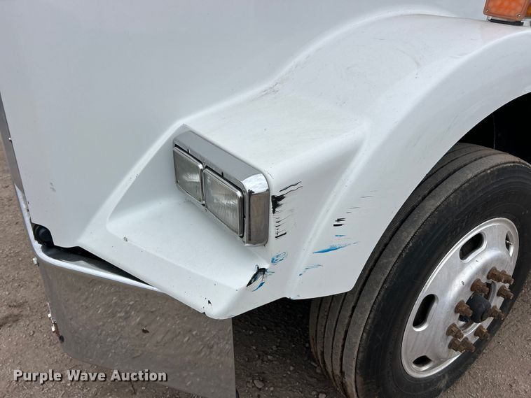 image for item FC5080 2012 Kenworth T800 semi truck