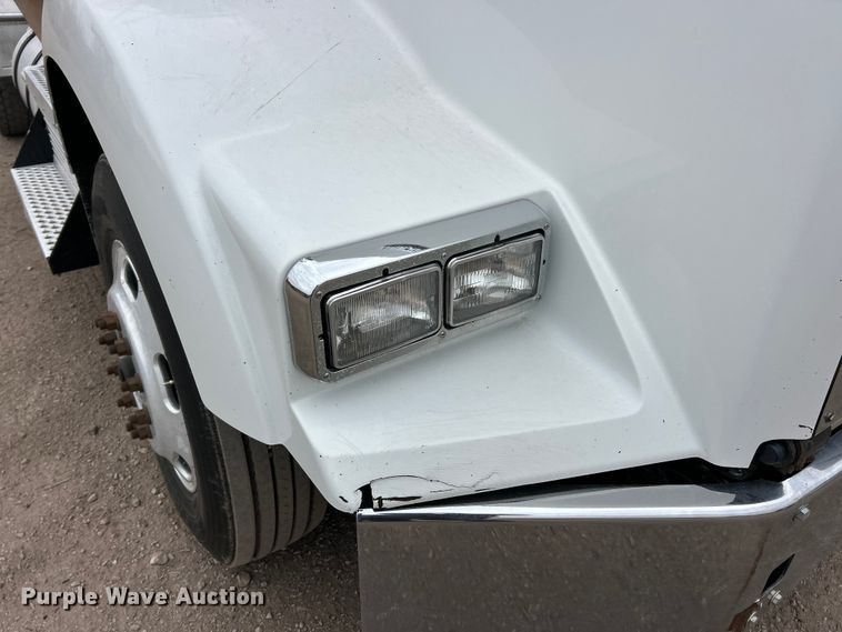 image for item FC5080 2012 Kenworth T800 semi truck