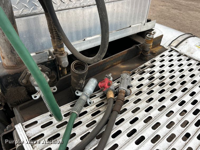 image for item FC5080 2012 Kenworth T800 semi truck