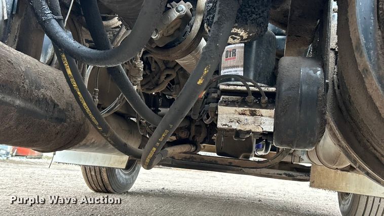 image for item FC5080 2012 Kenworth T800 semi truck