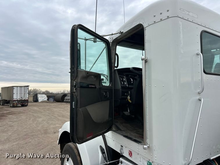 image for item FC5080 2012 Kenworth T800 semi truck