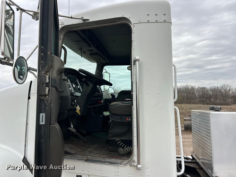 image for item FC5080 2012 Kenworth T800 semi truck