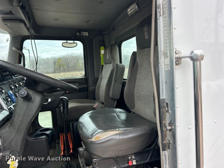 image for item FC5080 2012 Kenworth T800 semi truck