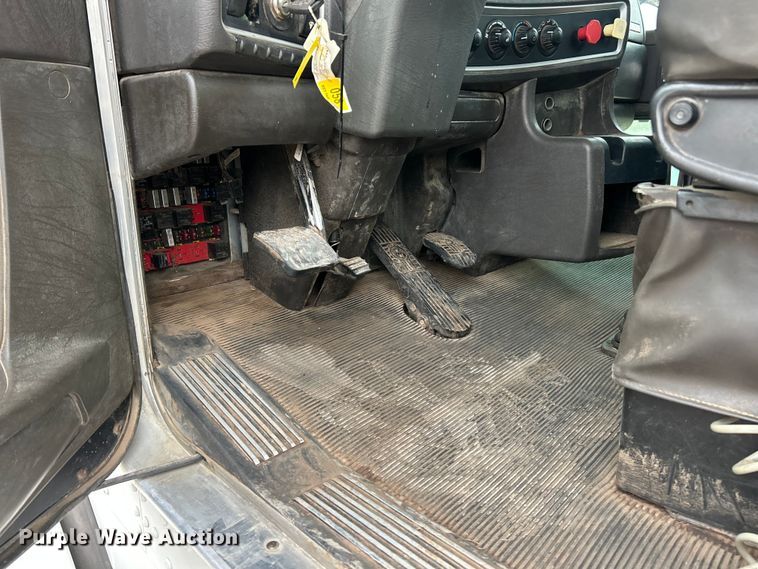 image for item FC5080 2012 Kenworth T800 semi truck