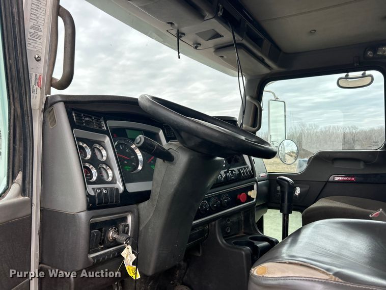 image for item FC5080 2012 Kenworth T800 semi truck