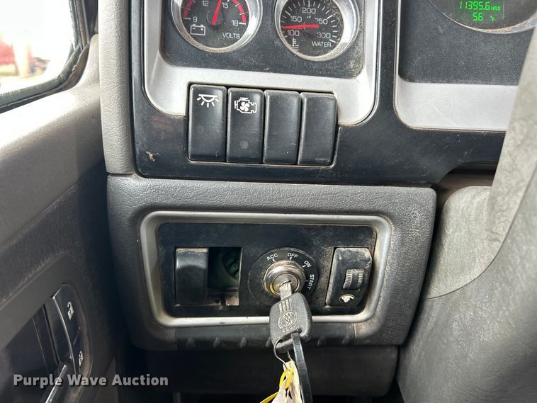 image for item FC5080 2012 Kenworth T800 semi truck