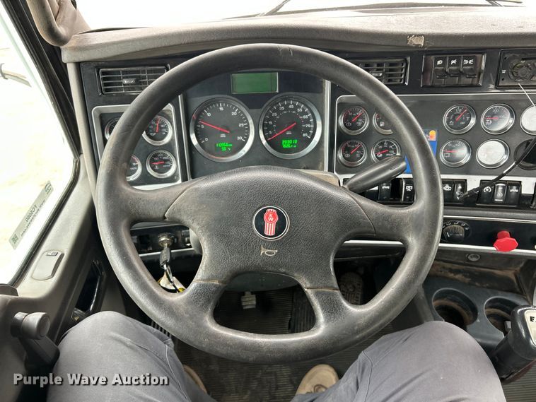 image for item FC5080 2012 Kenworth T800 semi truck