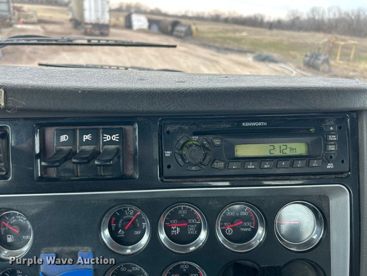 image for item FC5080 2012 Kenworth T800 semi truck