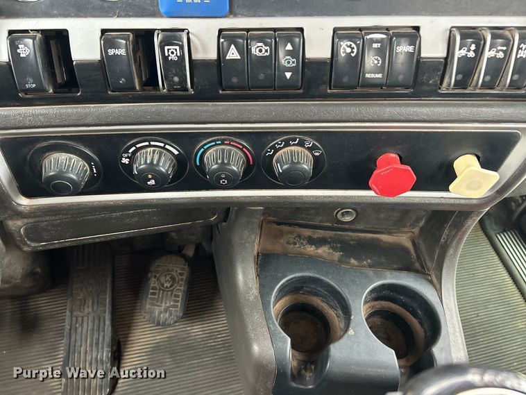 image for item FC5080 2012 Kenworth T800 semi truck