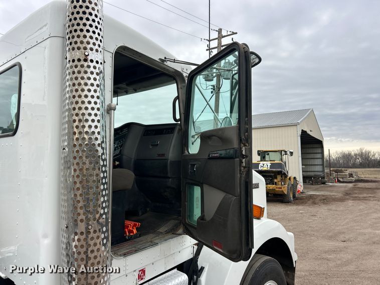 image for item FC5080 2012 Kenworth T800 semi truck