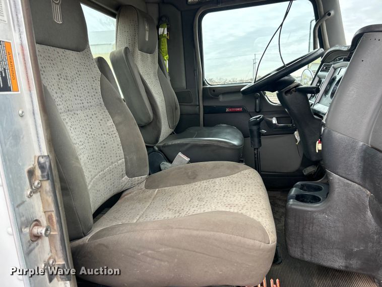 image for item FC5080 2012 Kenworth T800 semi truck