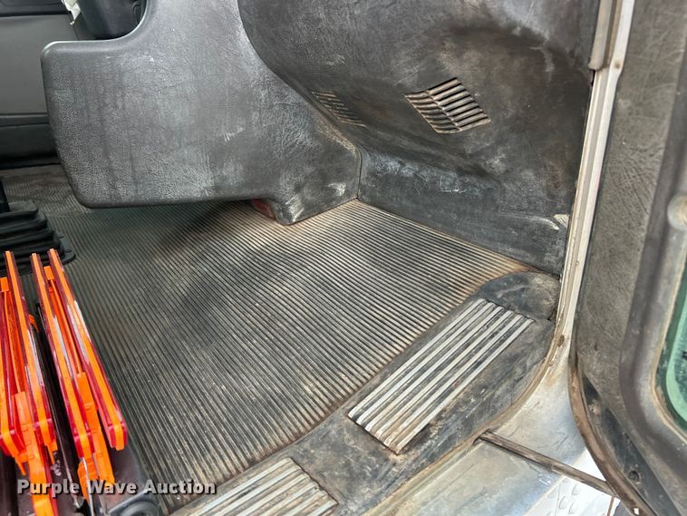 image for item FC5080 2012 Kenworth T800 semi truck