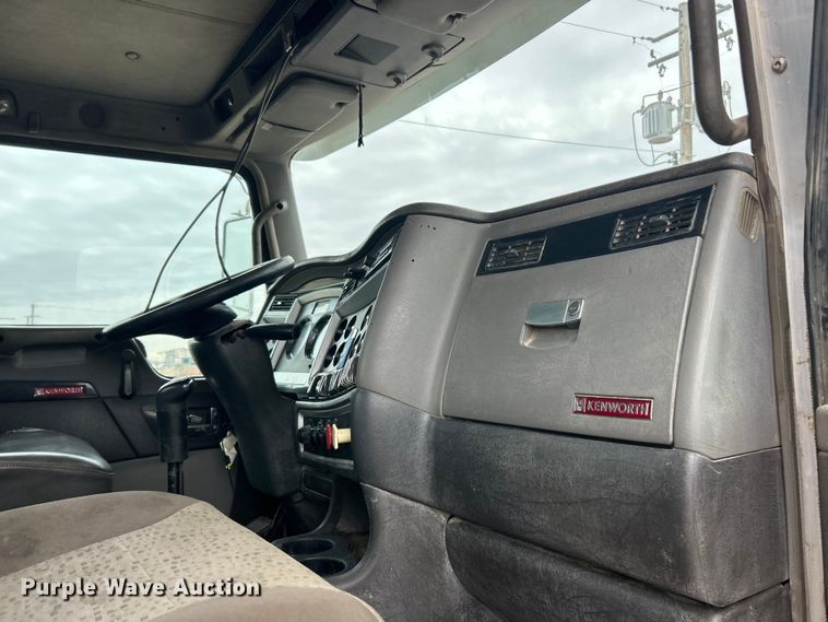 image for item FC5080 2012 Kenworth T800 semi truck