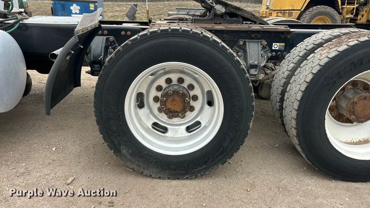 image for item FC5080 2012 Kenworth T800 semi truck