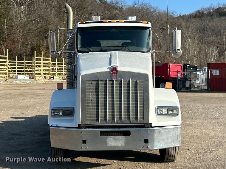 image for item FC5167 2012 Kenworth T800 semi truck