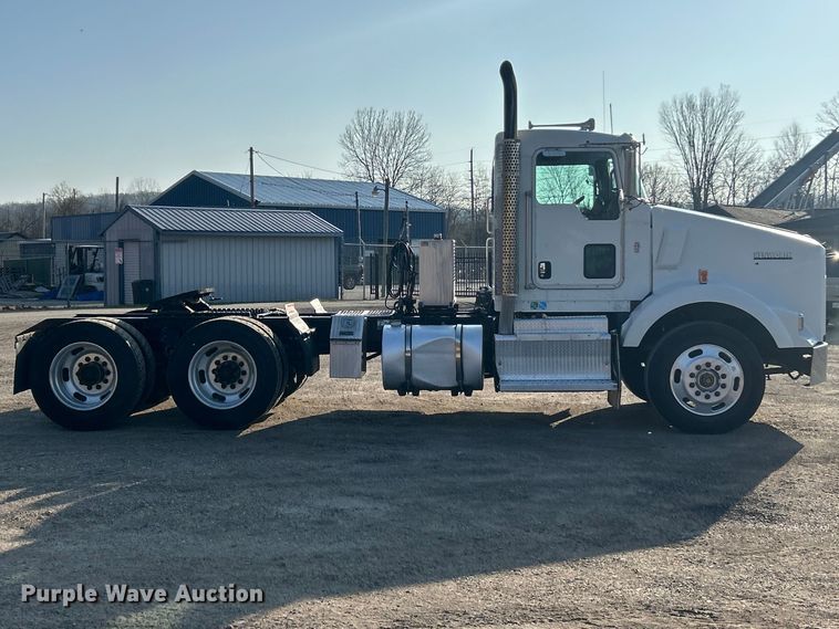 image for item FC5167 2012 Kenworth T800 semi truck
