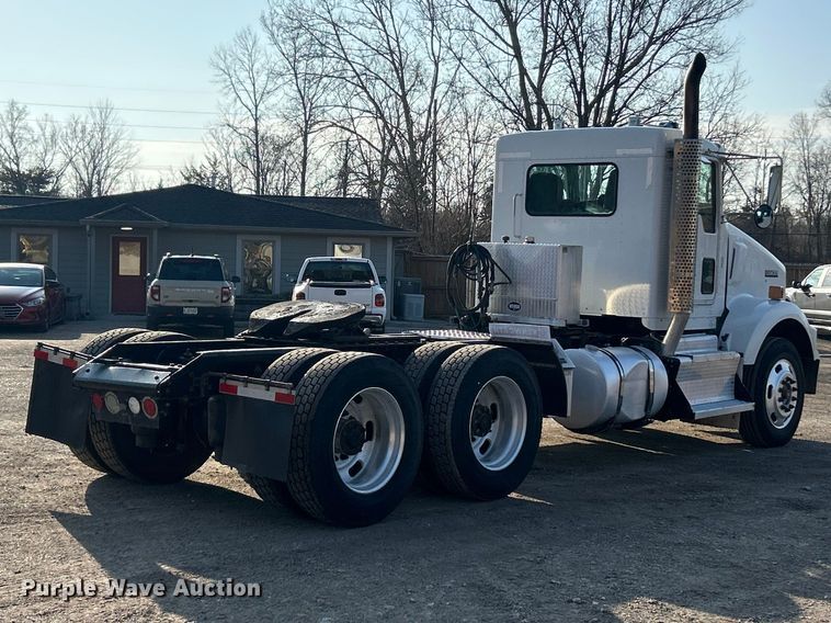 image for item FC5167 2012 Kenworth T800 semi truck