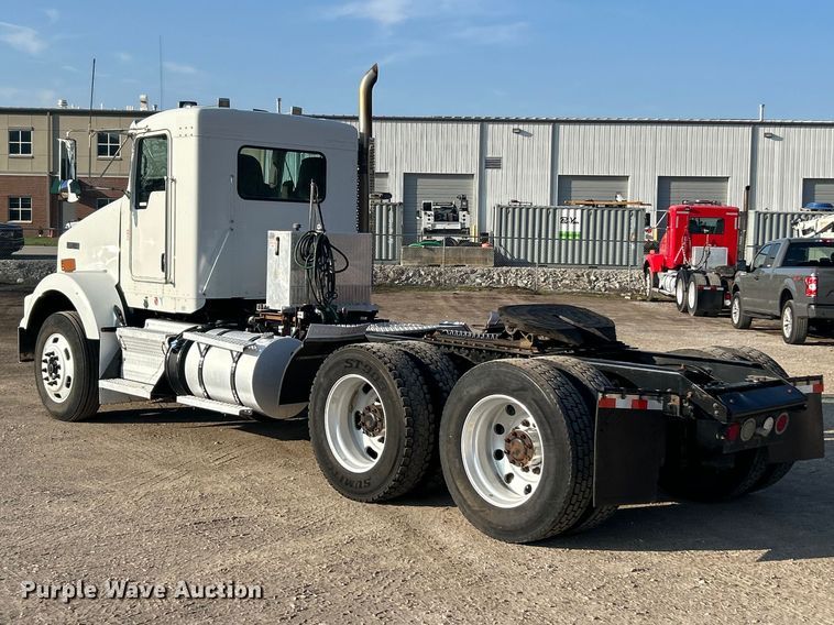 image for item FC5167 2012 Kenworth T800 semi truck