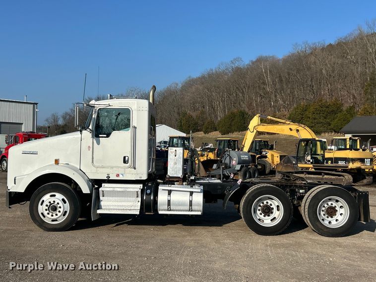 image for item FC5167 2012 Kenworth T800 semi truck