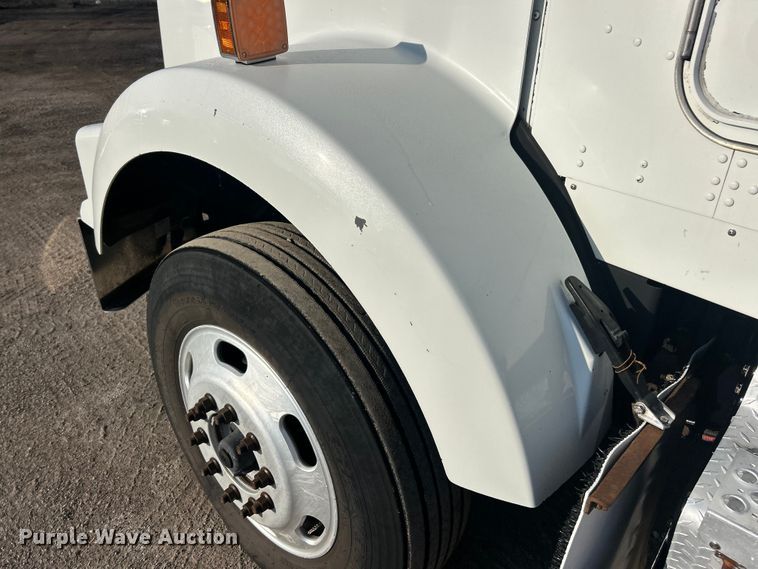 image for item FC5167 2012 Kenworth T800 semi truck