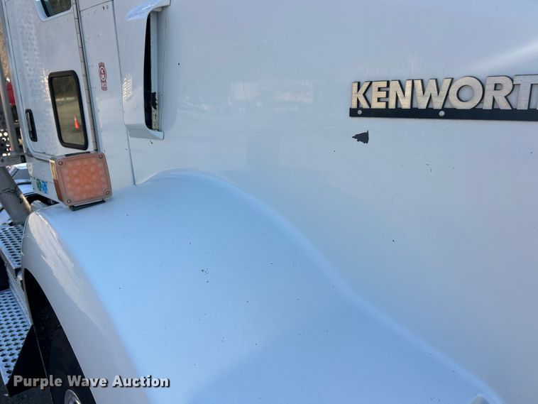 image for item FC5167 2012 Kenworth T800 semi truck
