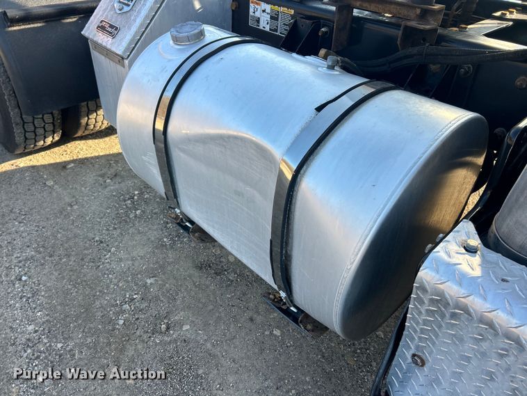 image for item FC5167 2012 Kenworth T800 semi truck