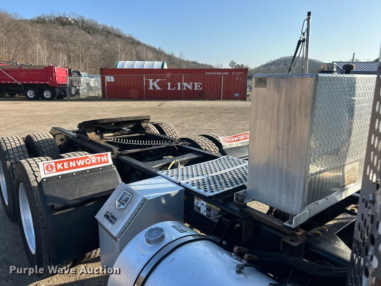 image for item FC5167 2012 Kenworth T800 semi truck