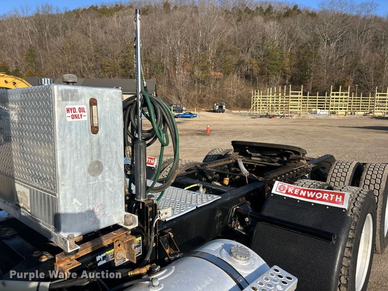 image for item FC5167 2012 Kenworth T800 semi truck