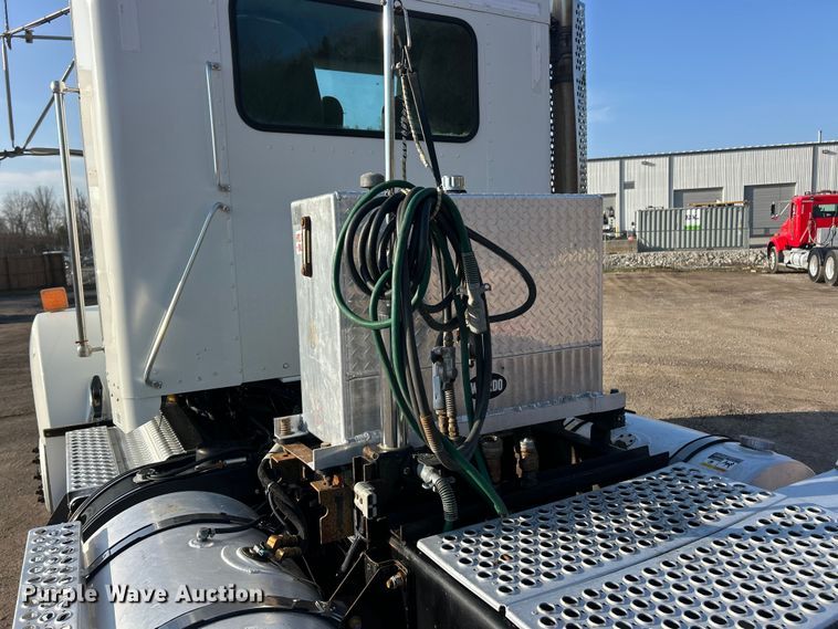 image for item FC5167 2012 Kenworth T800 semi truck