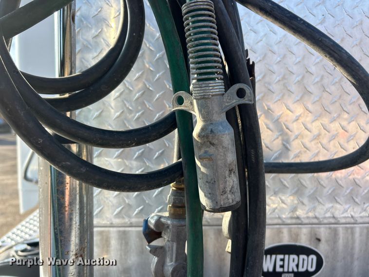 image for item FC5167 2012 Kenworth T800 semi truck