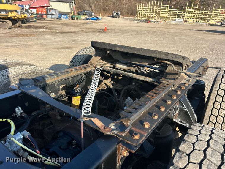 image for item FC5167 2012 Kenworth T800 semi truck