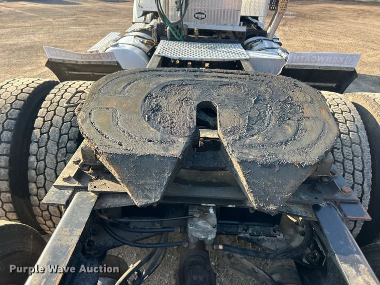 image for item FC5167 2012 Kenworth T800 semi truck