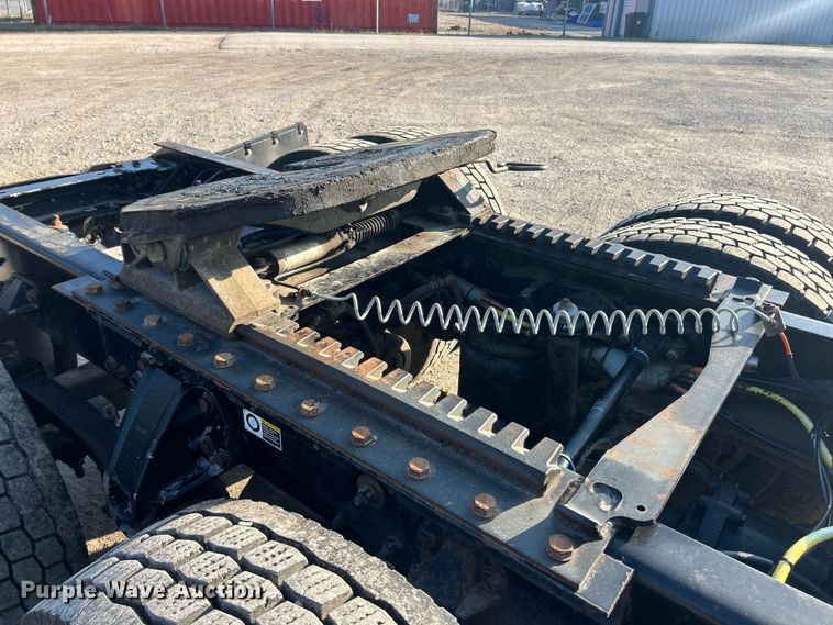 image for item FC5167 2012 Kenworth T800 semi truck