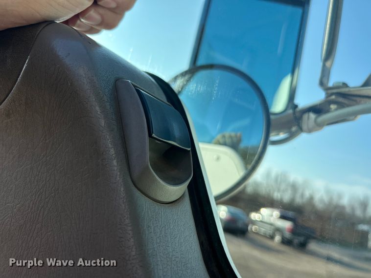 image for item FC5167 2012 Kenworth T800 semi truck