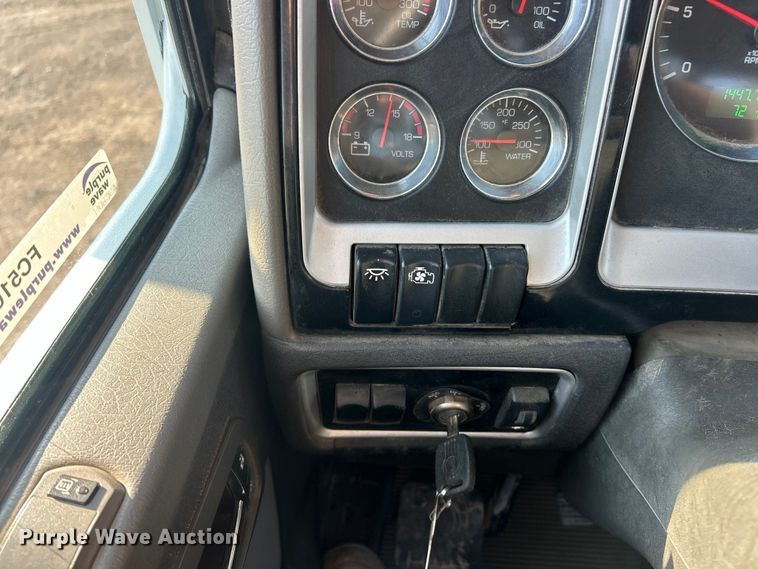 image for item FC5167 2012 Kenworth T800 semi truck