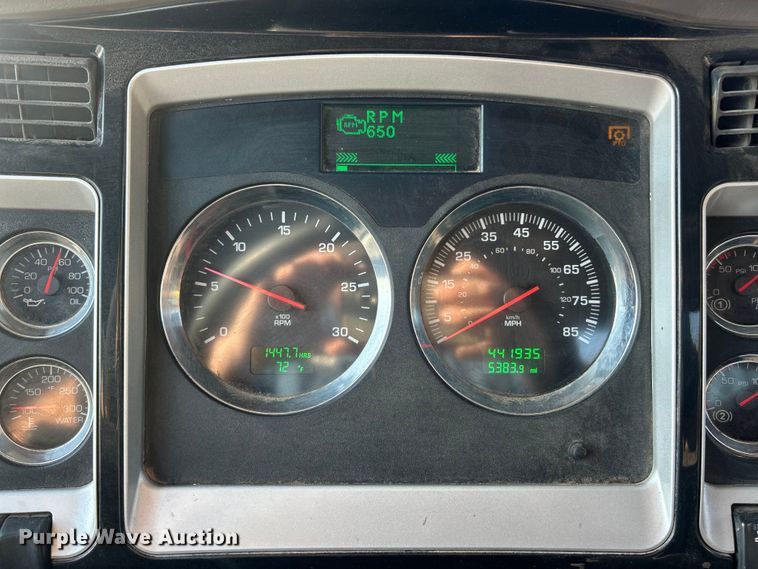 image for item FC5167 2012 Kenworth T800 semi truck