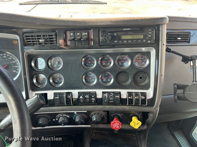 image for item FC5167 2012 Kenworth T800 semi truck