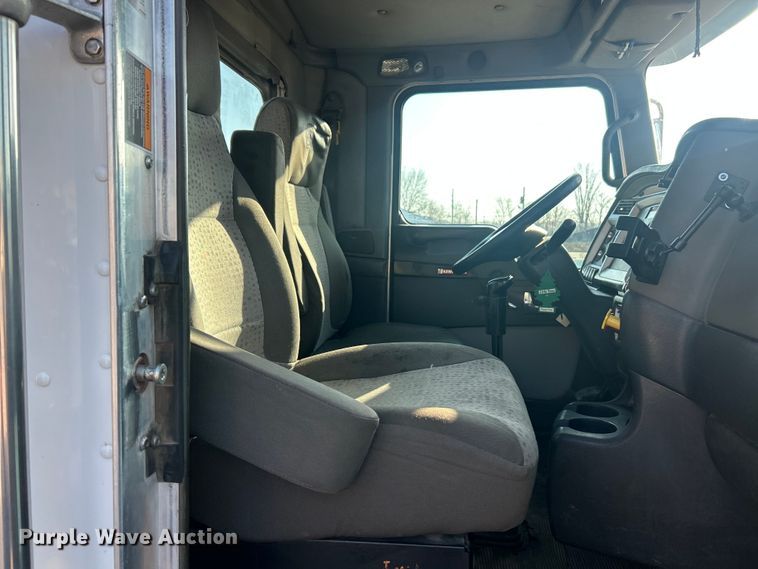 image for item FC5167 2012 Kenworth T800 semi truck