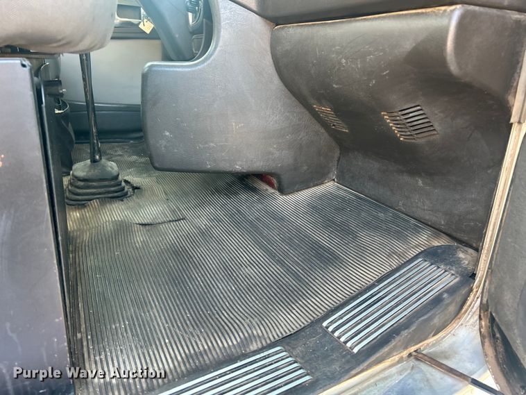 image for item FC5167 2012 Kenworth T800 semi truck