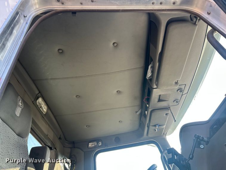 image for item FC5167 2012 Kenworth T800 semi truck