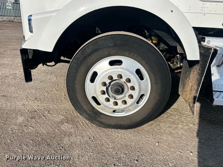 image for item FC5167 2012 Kenworth T800 semi truck