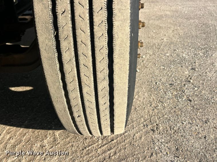 image for item FC5167 2012 Kenworth T800 semi truck