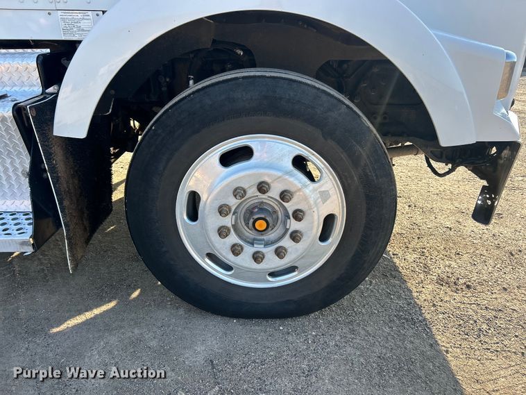 image for item FC5167 2012 Kenworth T800 semi truck