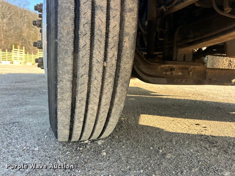 image for item FC5167 2012 Kenworth T800 semi truck