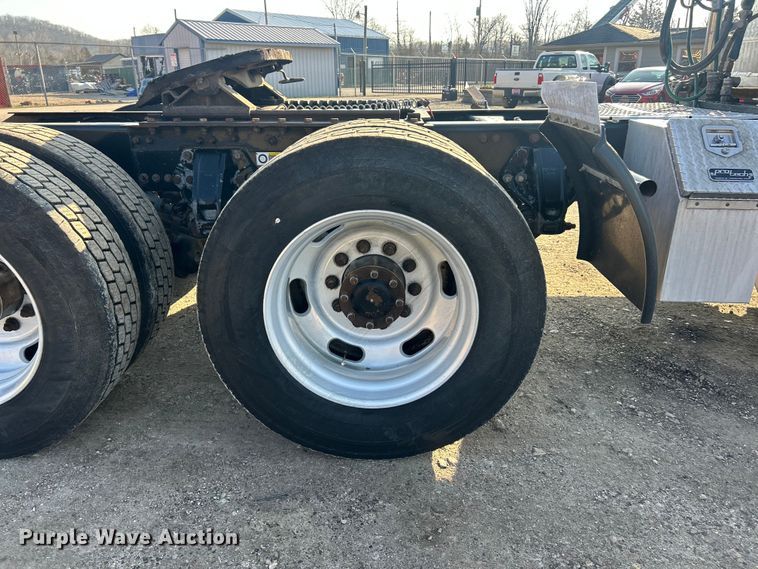 image for item FC5167 2012 Kenworth T800 semi truck