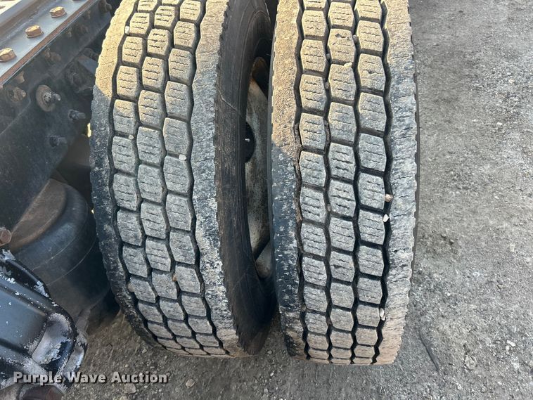 image for item FC5167 2012 Kenworth T800 semi truck