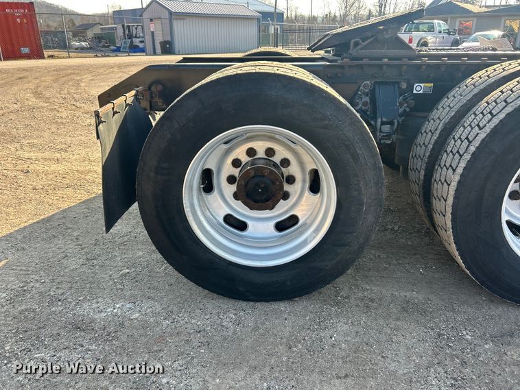 image for item FC5167 2012 Kenworth T800 semi truck