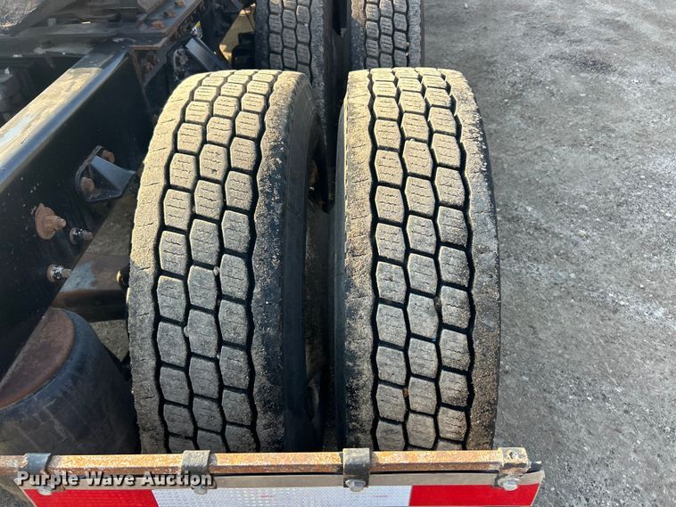 image for item FC5167 2012 Kenworth T800 semi truck