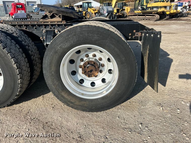 image for item FC5167 2012 Kenworth T800 semi truck