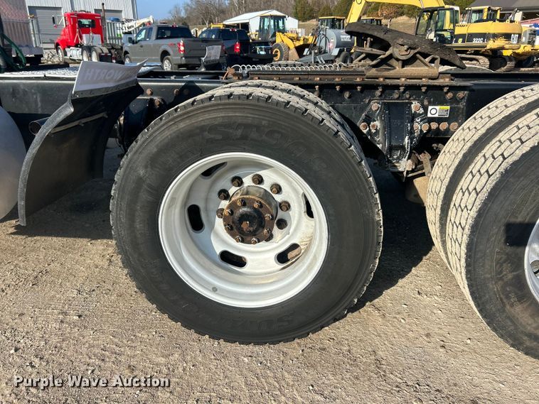 image for item FC5167 2012 Kenworth T800 semi truck